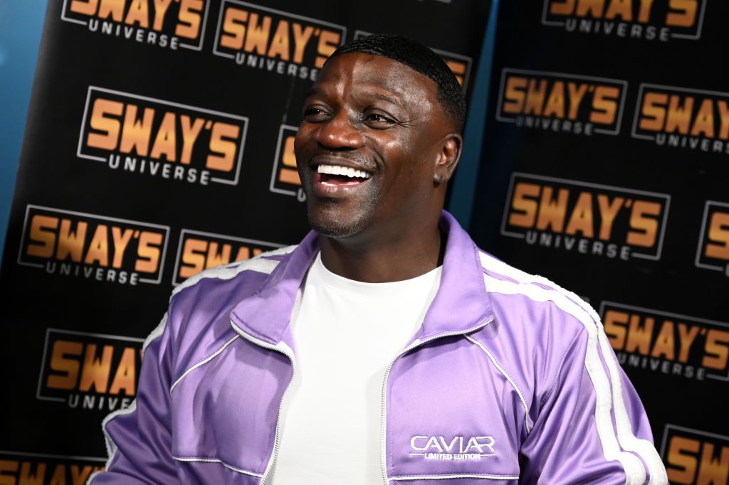 Akon Flexes Multiple Wives, Commenters Are Here For It