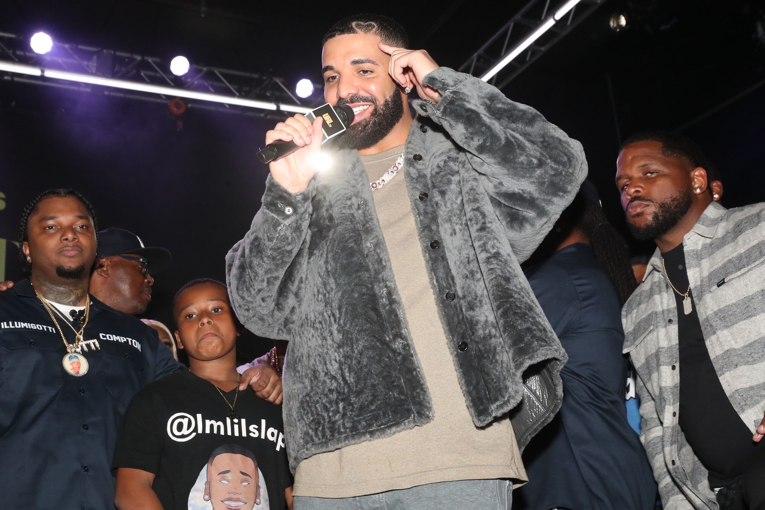 Drake First Conceret Drake Offers Cancer Survivor $50k During Concert