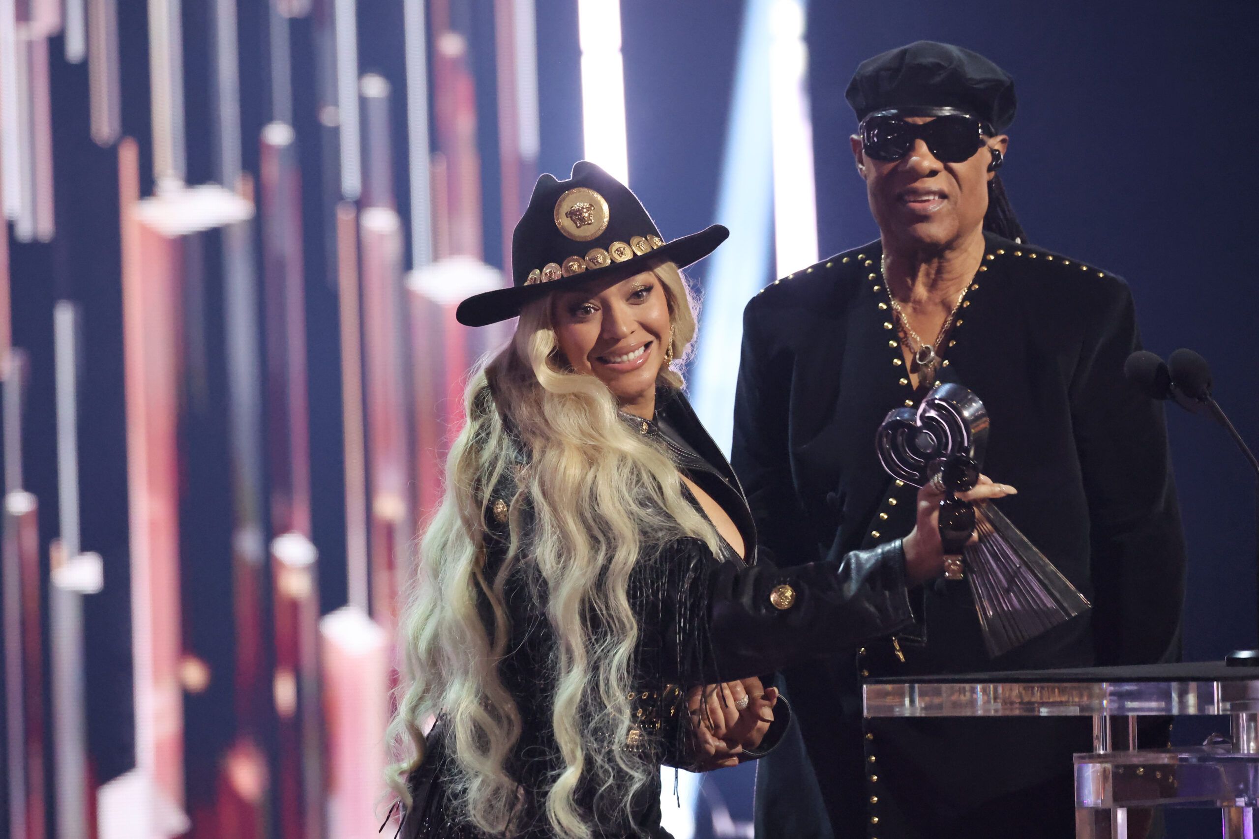 Beyonce Delivers Inspirational Message After Receiving Innovator Award ...