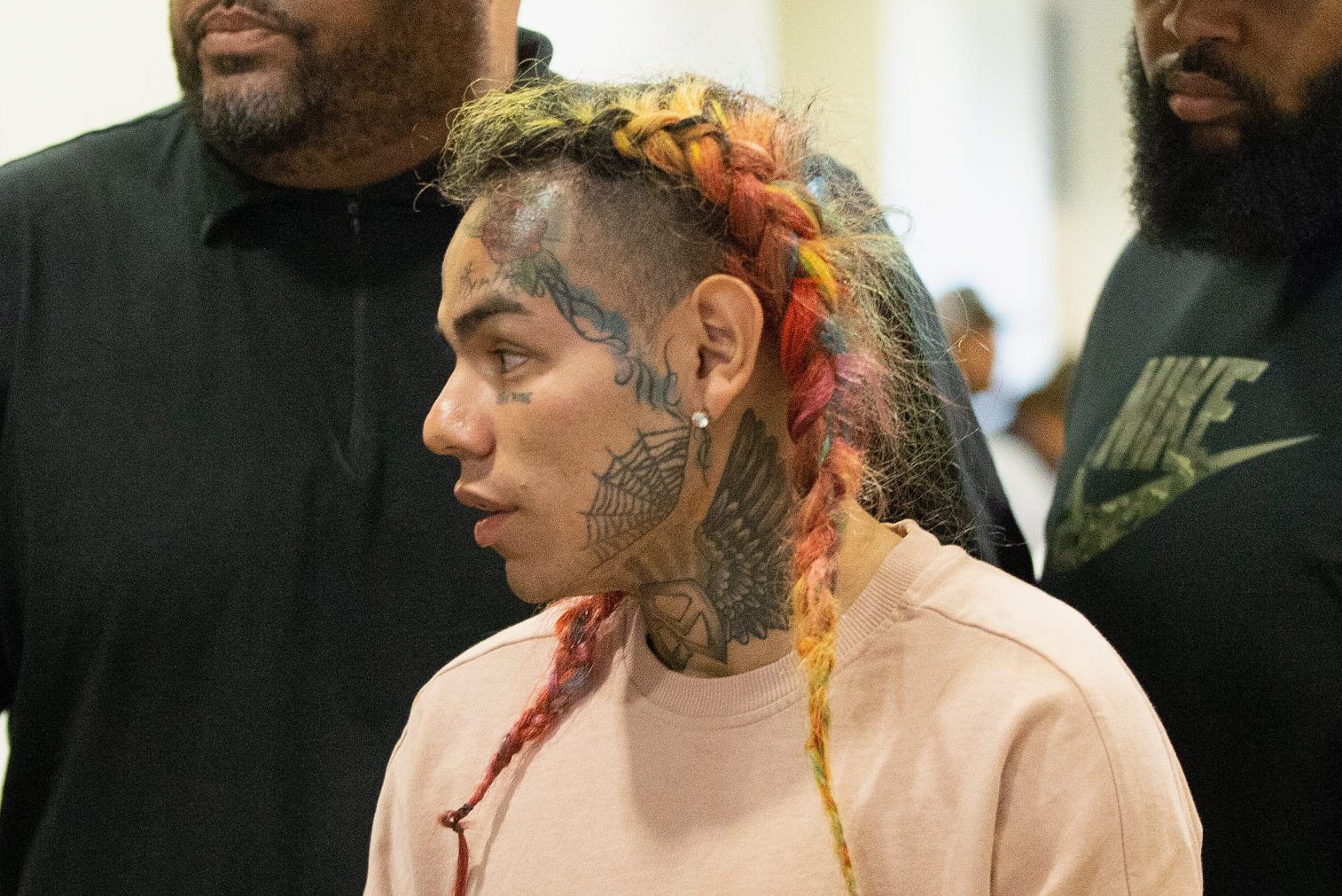 6ix9ine Pledges To Stay 