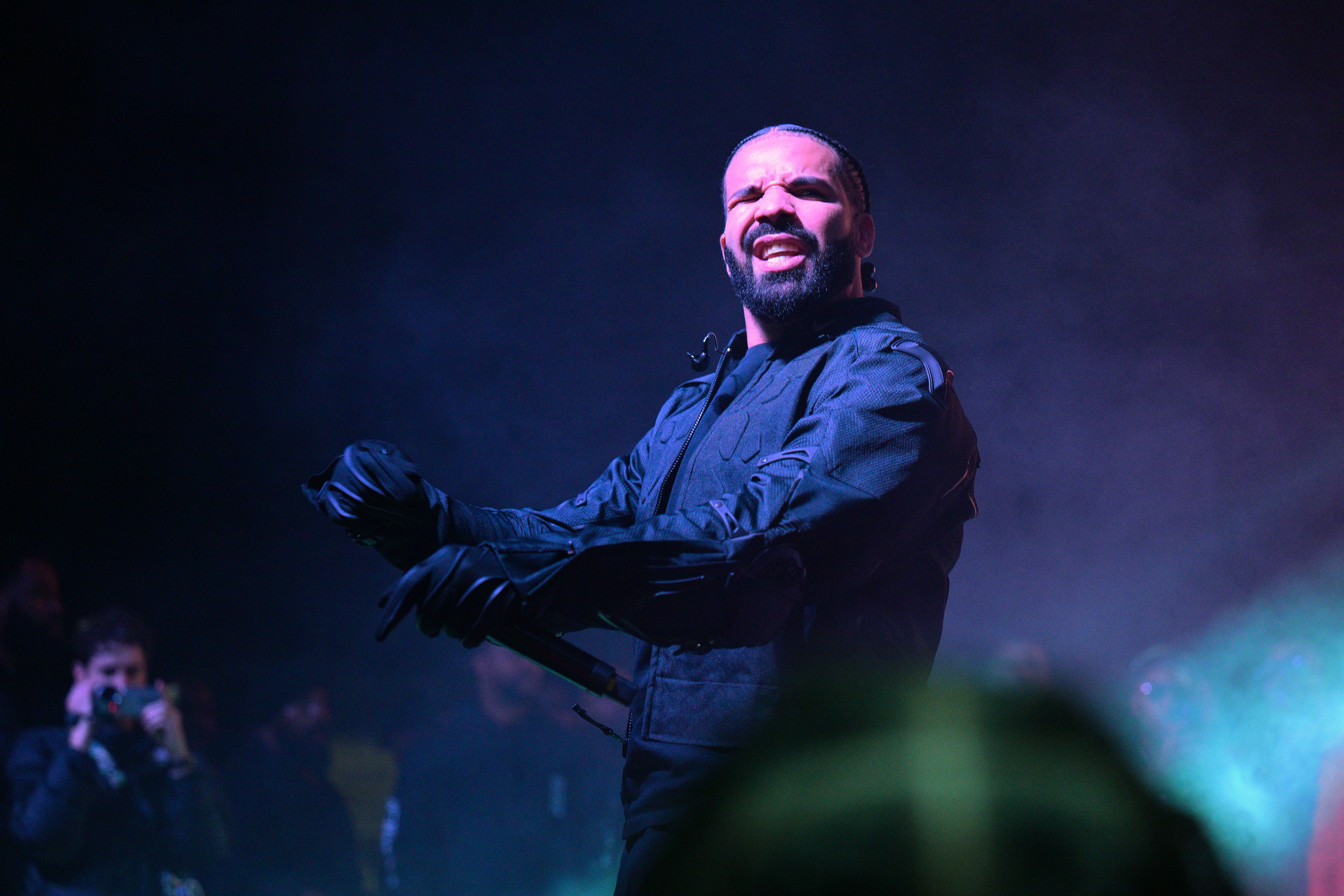 Drake Raps Along To 50 Cent's 
