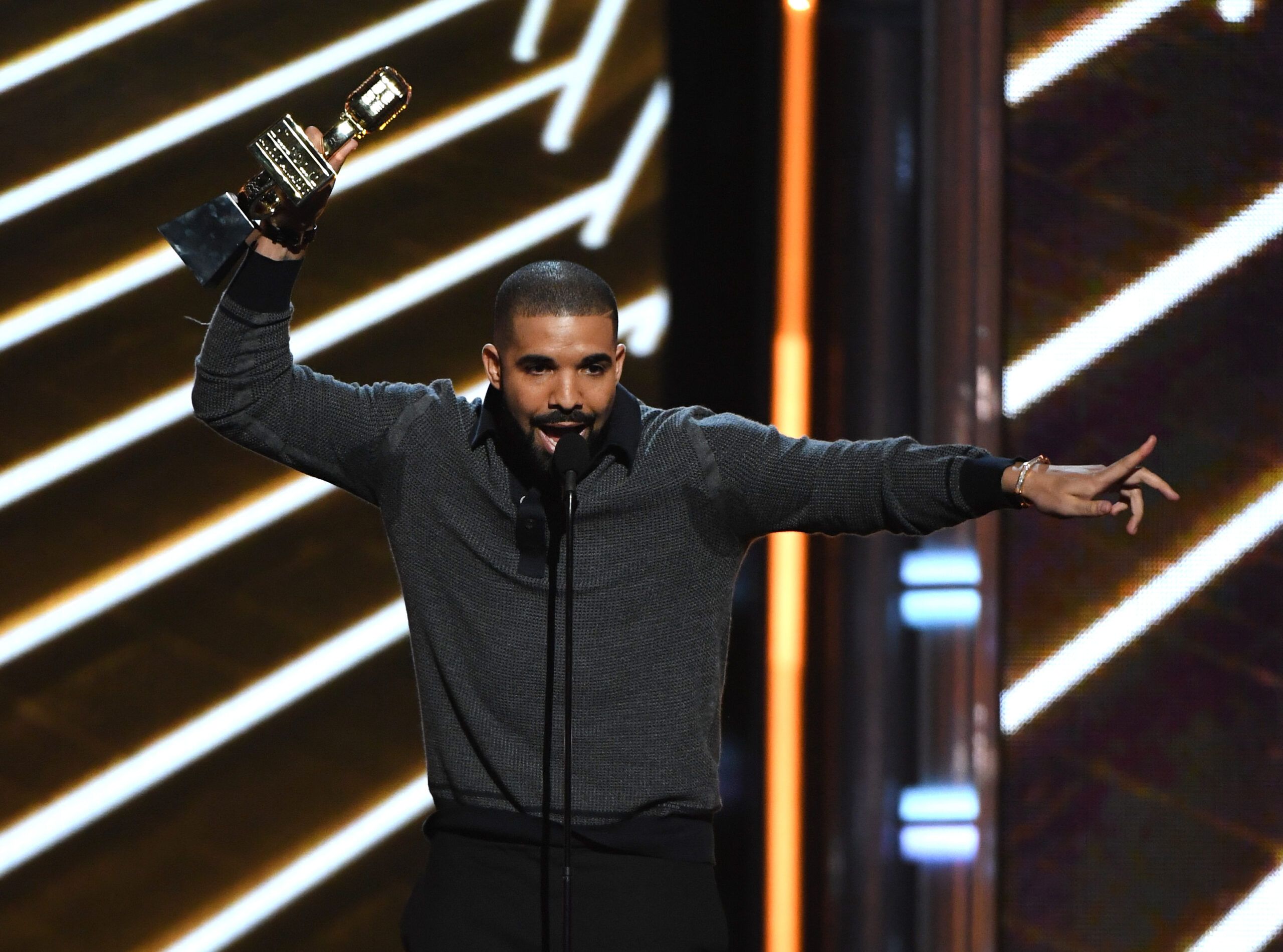Drake Most Streamed Rapper Drake Notches An Incredible Streaming Stat After Becoming The Most ...