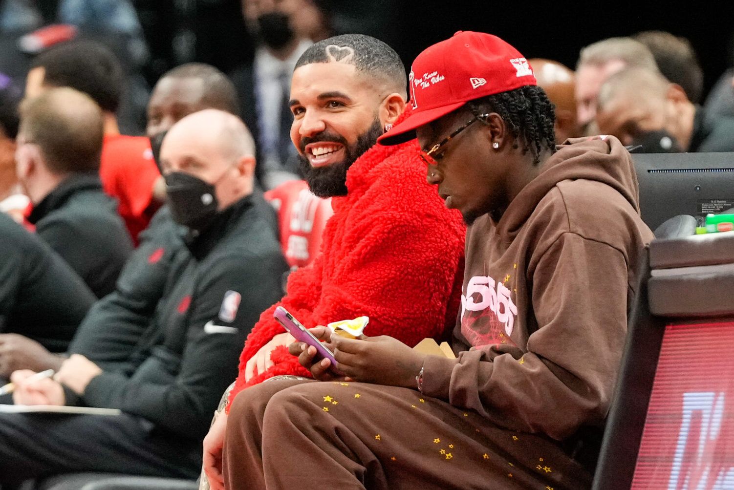 Drake Vs Collabs Drake Reminds Fans That PARTYNEXTDOOR Collab Album Is Still Coming Amid ...