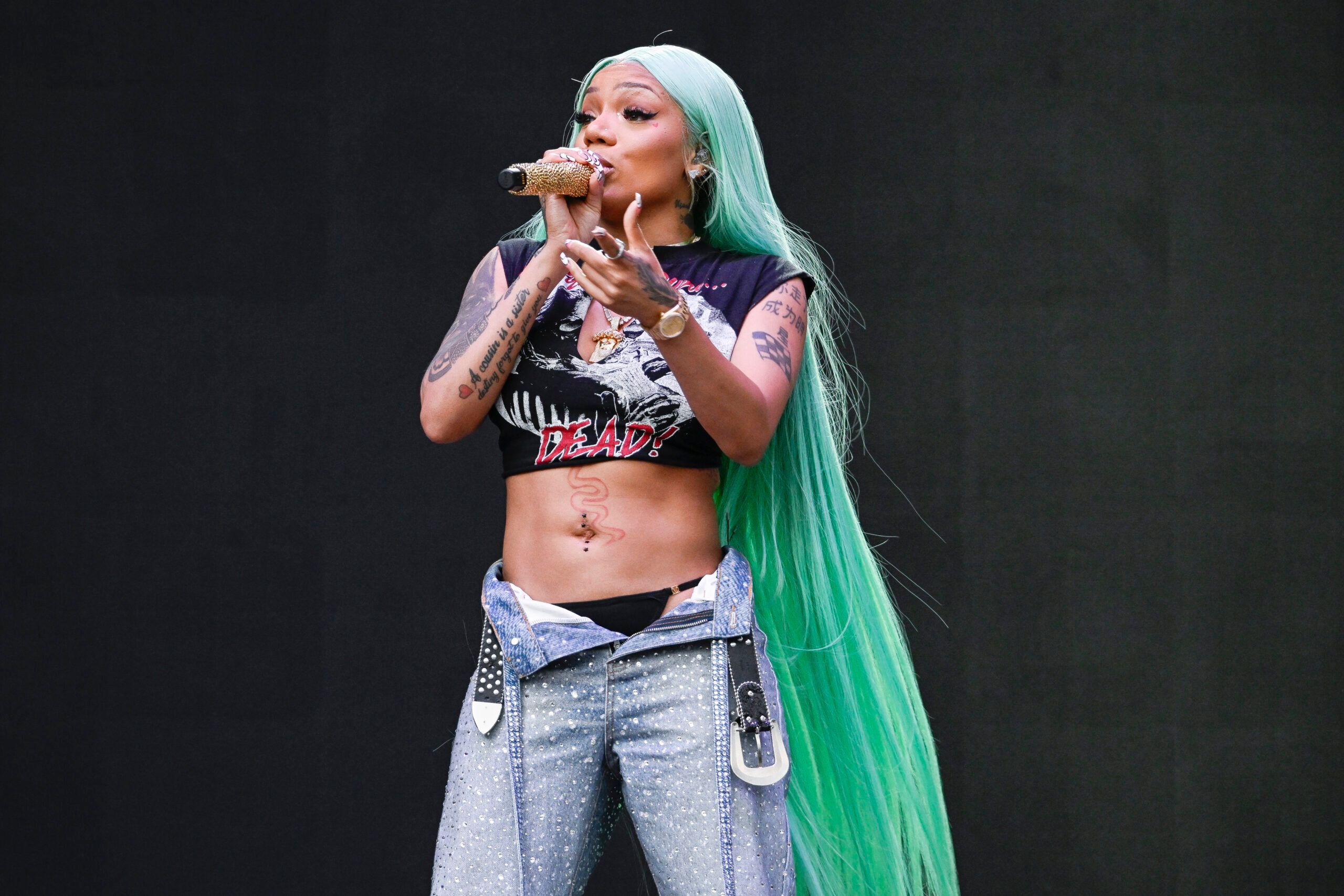 GloRilla Has Fans Loving Her Minty Fresh Look At Roots Picnic
