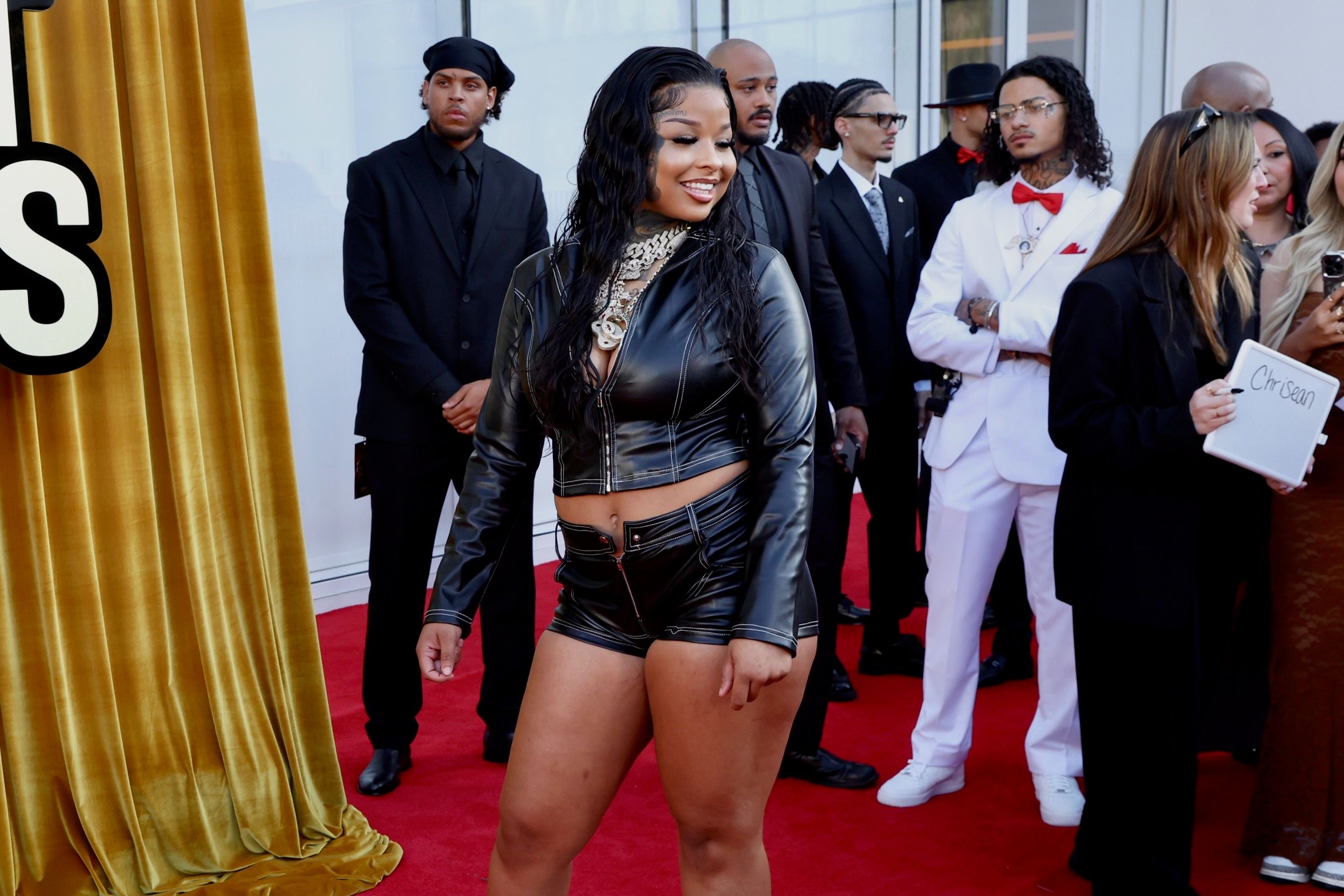 Chrisean Rock Gets Swatted While Streaming At The Dentist Chrisean Rock Swatted Streaming Dentist Hip Hop News 