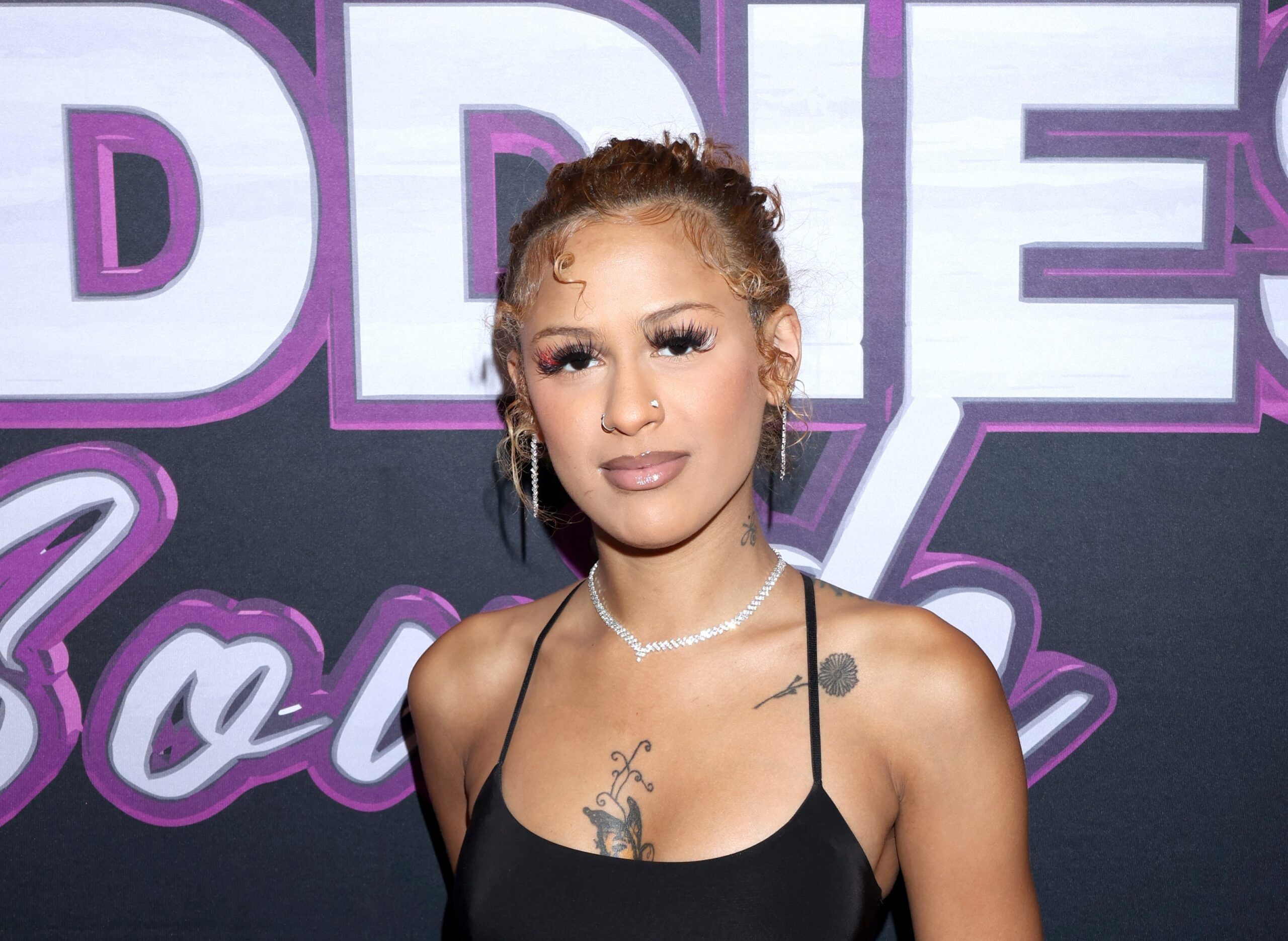 Ahna Mac Alleges Stunna Girl Sent A Group Of Men To Rob Her