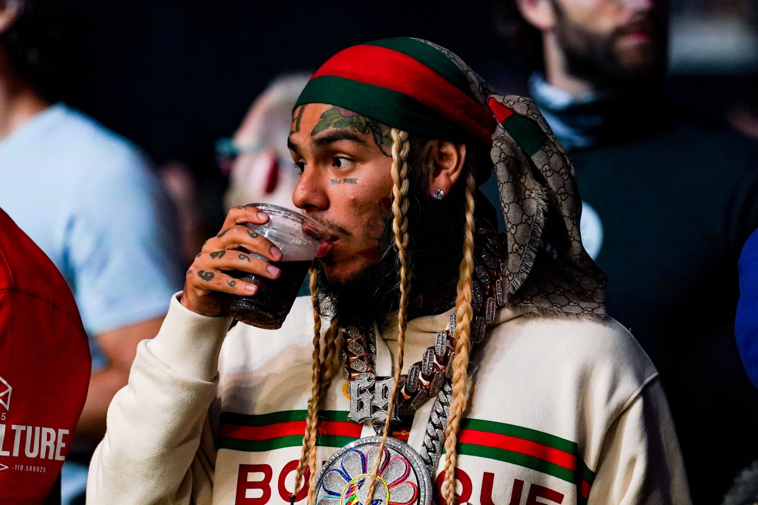 6ix9ine Wants To Risk Life In Prison To Get Revenge On Men Who Jumped Him