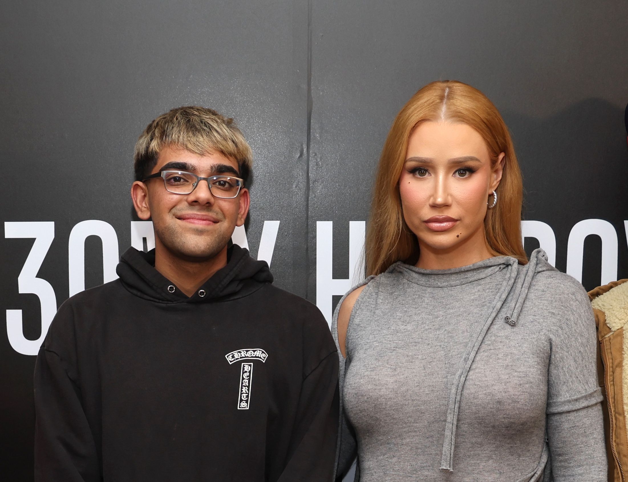 iggy-azalea-appears-to-address-bizarre-rumor-that-she-slept-with-n3on