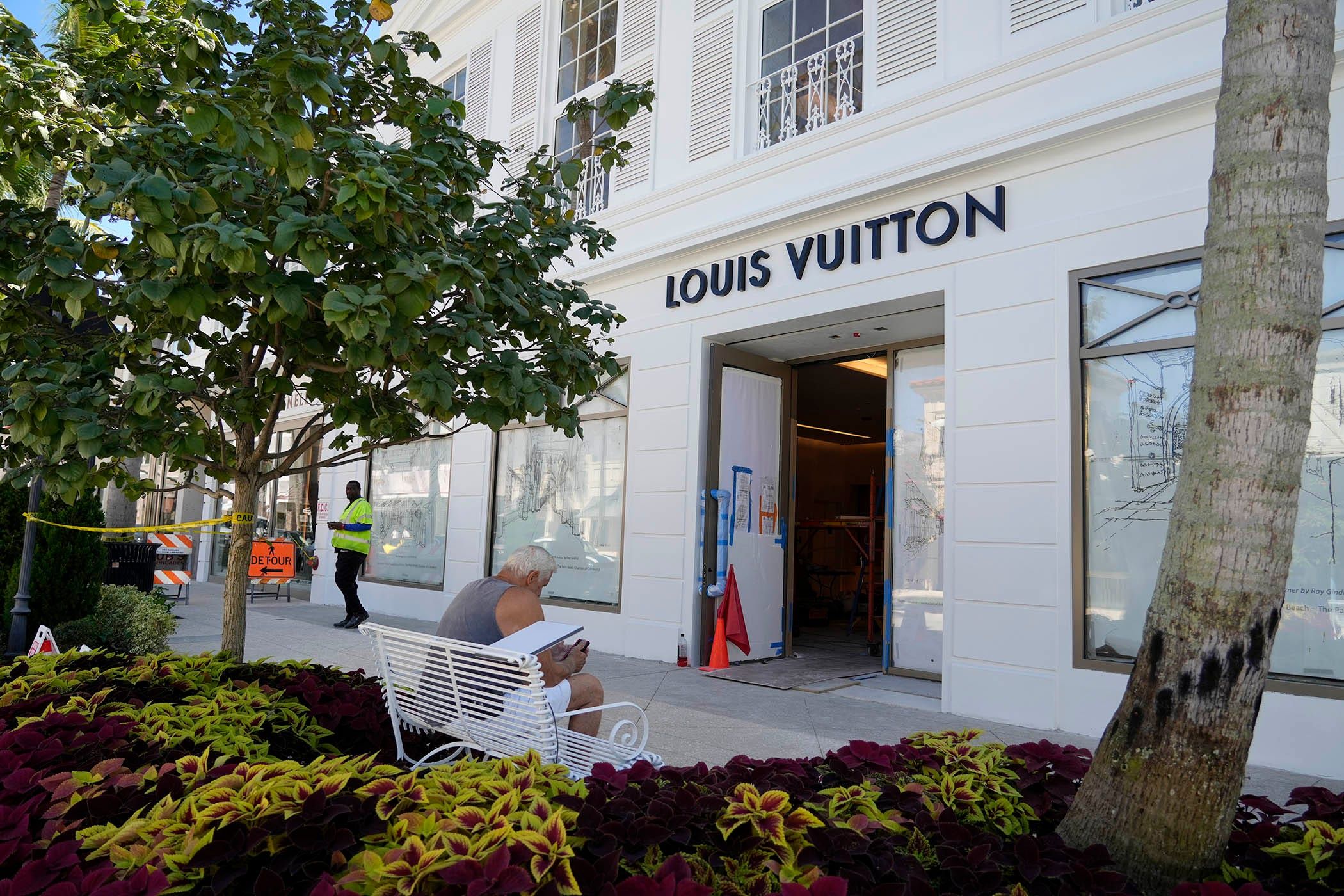 Video Claiming To Show Alleged Counterfeit Louis Vuitton Sneaker ...