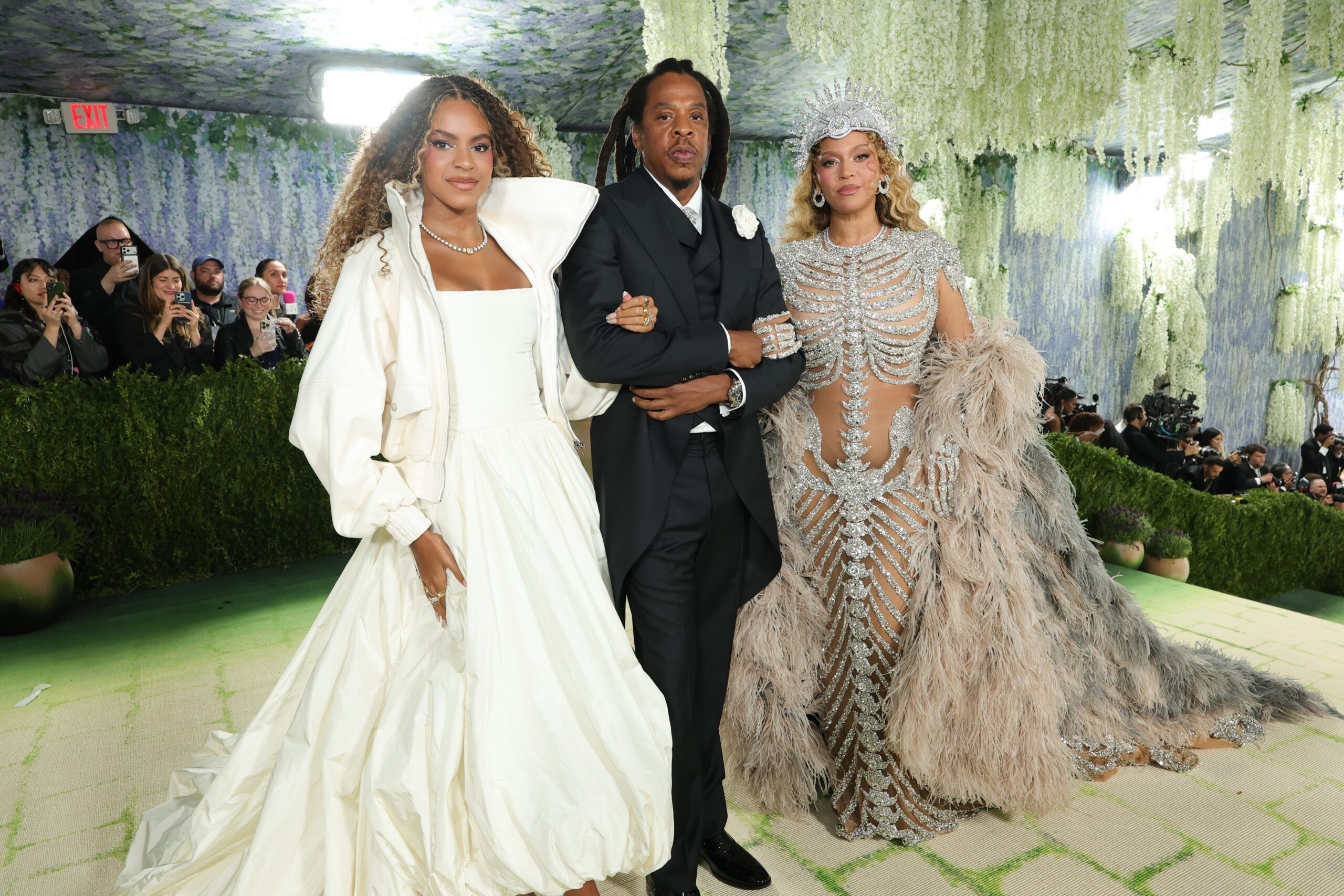 Beyonce's Diamond Skeleton Dress Steals The Show At The Met Gala ...