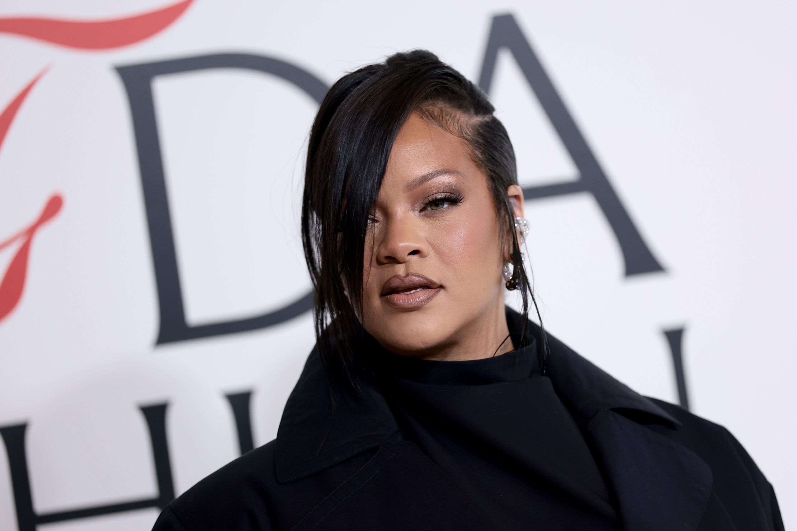 rihanna-celebrates-barbados-crop-over-in-massive-costume