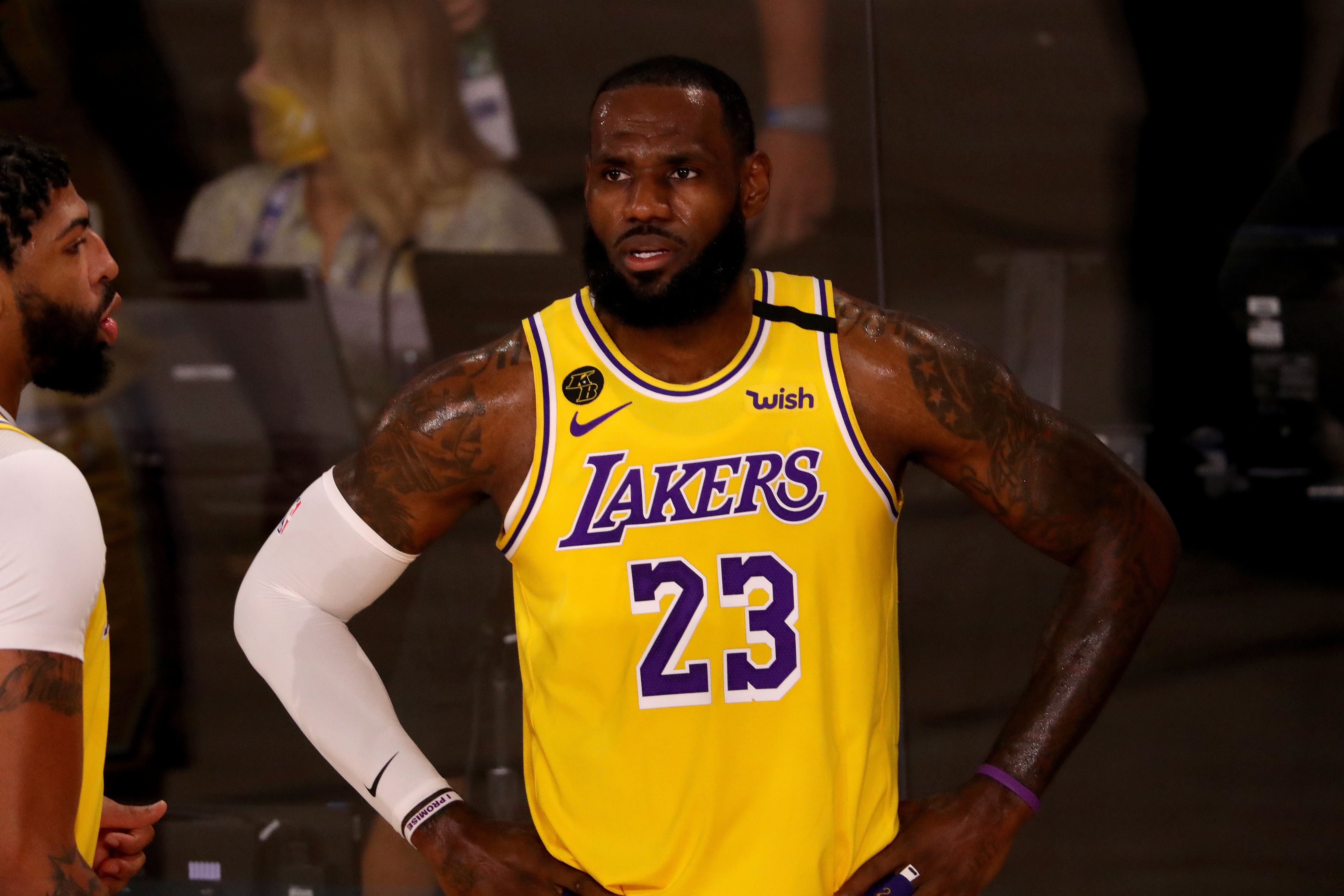 LeBron James Locking Down Kawhi Becomes Twitter's Latest Meme