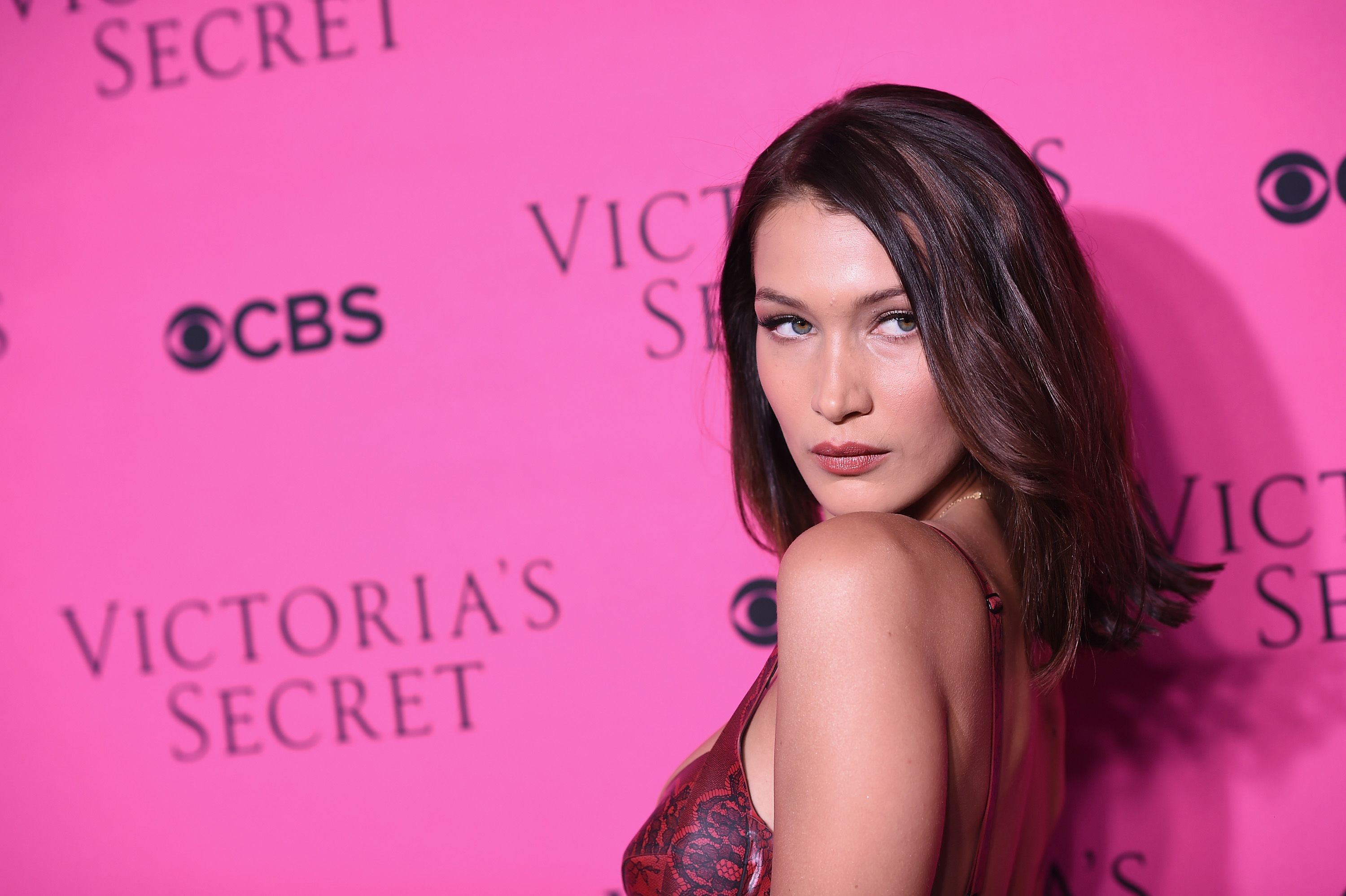 Bella Hadid Makes Out With Computer Generated Influencer, Gets Accused ...