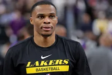 Phoenix Suns v Los Angeles Lakers