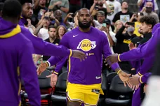 Phoenix Suns v Los Angeles Lakers