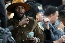 Phoenix Suns v Los Angeles Lakers