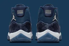 air-jordan-11-womens-midnight-navy-ar0715-441-heel