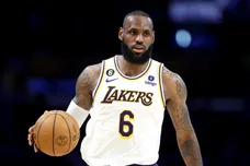 Philadelphia 76ers v Los Angeles Lakers