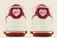 nike-air-force-1-low-valentines-day-2023-heart-cherries-3