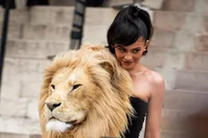 Street Style - Paris Fashion Week - Haute Couture Spring Summer  : Day One