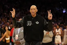 Oklahoma City Thunder v Los Angeles Lakers