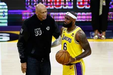 Oklahoma City Thunder v Los Angeles Lakers