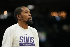 Phoenix Suns v Milwaukee Bucks