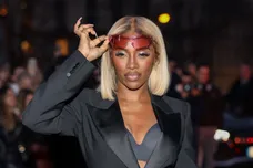 Alexander McQueen : Outside Arrivals - Paris Fashion Week - Womenswear Fall Winter 2023-2024