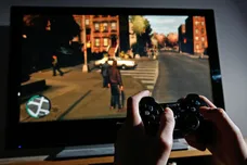 Player Tries To Master The Newly Released Grand Theft Auto IV
