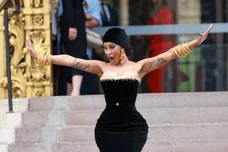 Schiaparelli : Outside Arrivals - Paris Fashion Week - Haute Couture Fall/Winter 2023/2024