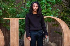 Street Style : Paris Fashion Week - Womenswear Spring Summer 2020 : Day Two