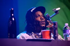 currensy-travel-overseas-one-reason