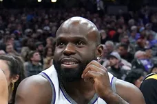 apollo crews net worth