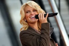 Jessica Simpson Performs at "Good Morning America" 2004 Summer Concert Series