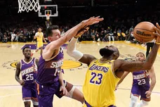 Phoenix Suns v Los Angeles Lakers