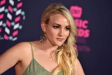 2016 CMT Music Awards - Arrivals