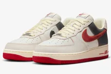 Nike-Air-Force-1-07-Chicago-FQ8743-121-5