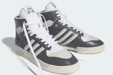 the-simpsons-adidas-rivalry-high-scratchy-IE7565