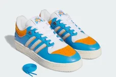 the-simpsons-adidas-rivalry-low-itchy-IE7566