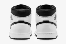 Air-Jordan-1-Mid-White-Black-5