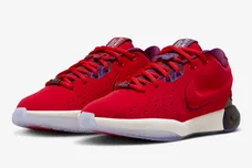 Nike-LeBron-21-James-Theater-4