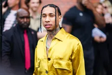 Street Style : Paris Fashion Week - Womenswear Spring Summer 2020