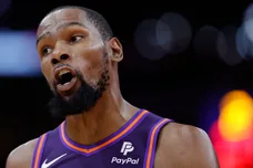 Phoenix Suns v Houston Rockets