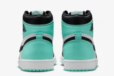 Air-Jordan-1-High-OG-Green-Glow-DZ5485-130-5