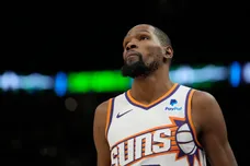 Phoenix Suns v Milwaukee Bucks