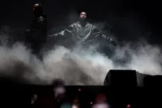 1422679-et-0314-kanye-west-rolling-loud-wjs012.jpg
