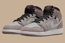 Air-Jordan-1-Mid-Wings-NYC-Subway-FZ1209-001