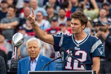 AMFOOT-NFL-EAGLES-PATRIOTS-BRADY