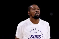 Phoenix Suns v Los Angeles Lakers