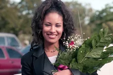 Entertainment: Selena visits Cunningham Middle School